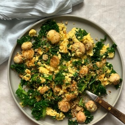KALE, MUSHROOM & SCRAMBLED EGGS WITH ANCHOVY BREADCRUMBS